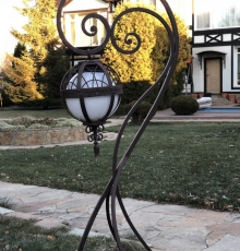 Фонарь кованый напольный