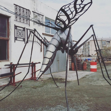 Комар из металла