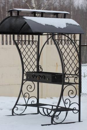 Мангал под крышей 