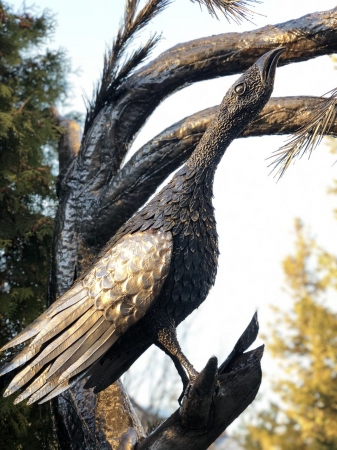 Кованый глухарь на дереве